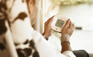 Le réveil aXbo est avec le Zeo, et le Sleeptracker, l'un des objets intelligents entièrement dédiés à notre sommeil.